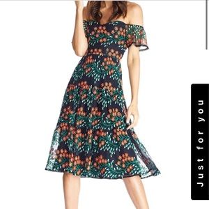 Dress the population size Small River Embroidered Tiered Skirt Midi Dress